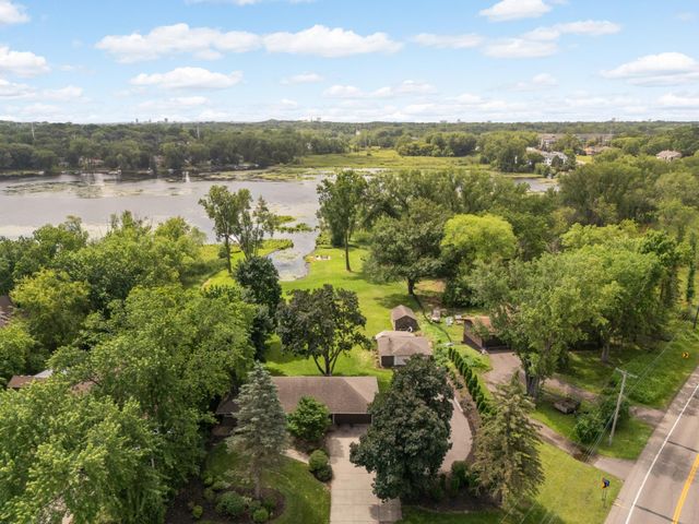 2884 W Owasso Boulevard, Roseville, MN 55113