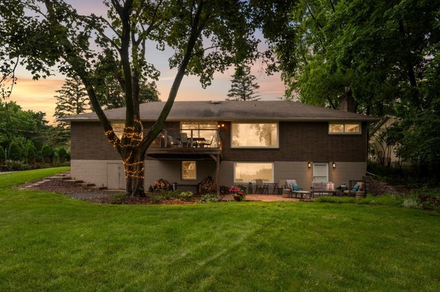 2884 W Owasso Boulevard, Roseville, MN 55113