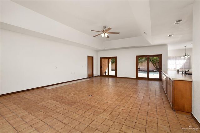 124 E Tulip Avenue, Mcallen, TX 78504