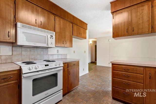 915 Winther Blvd, Nampa, ID 83651