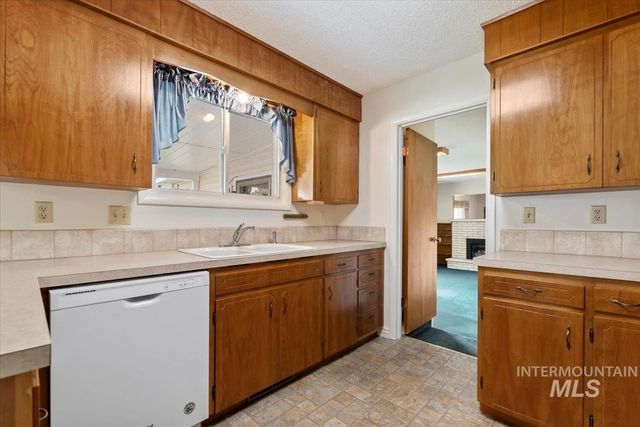 915 Winther Blvd, Nampa, ID 83651