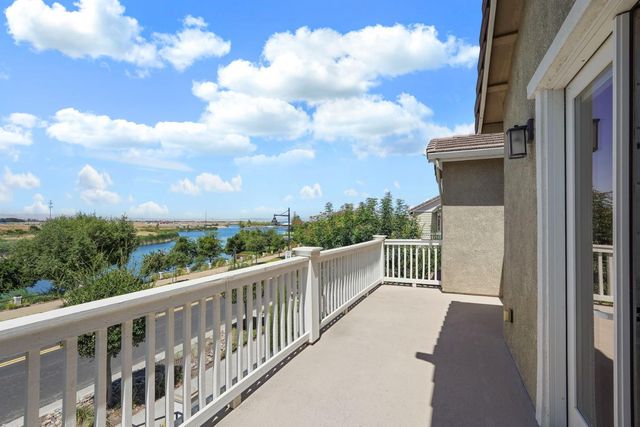 577 Lakeside Dr, Lathrop, CA 95330