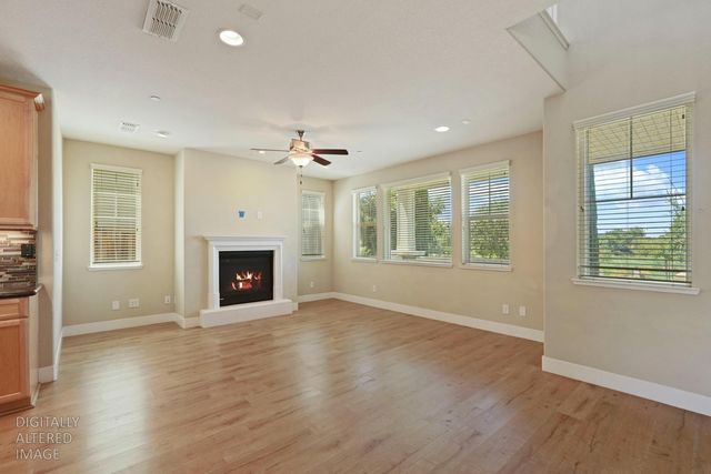 577 Lakeside Dr, Lathrop, CA 95330
