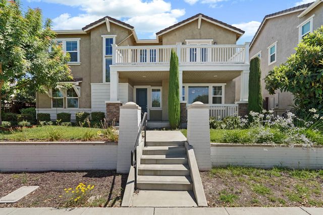 577 Lakeside Dr, Lathrop, CA 95330