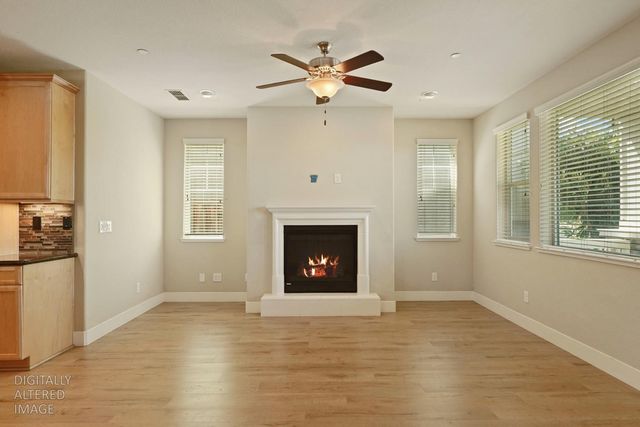 577 Lakeside Dr, Lathrop, CA 95330