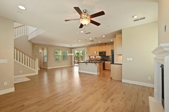 577 Lakeside Dr, Lathrop, CA 95330