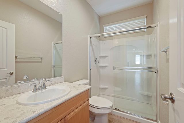 577 Lakeside Dr, Lathrop, CA 95330