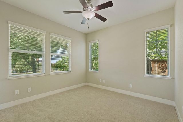 577 Lakeside Dr, Lathrop, CA 95330