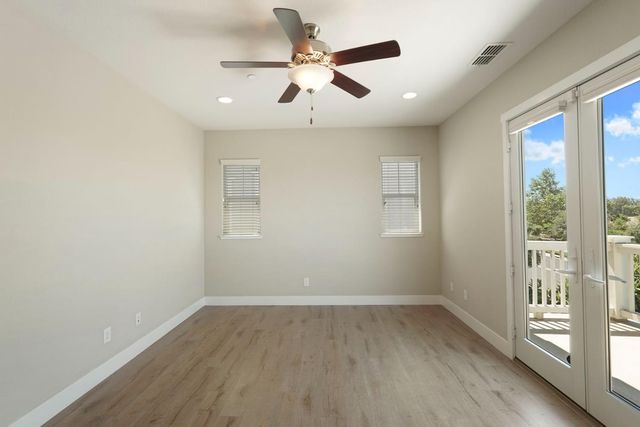 577 Lakeside Dr, Lathrop, CA 95330