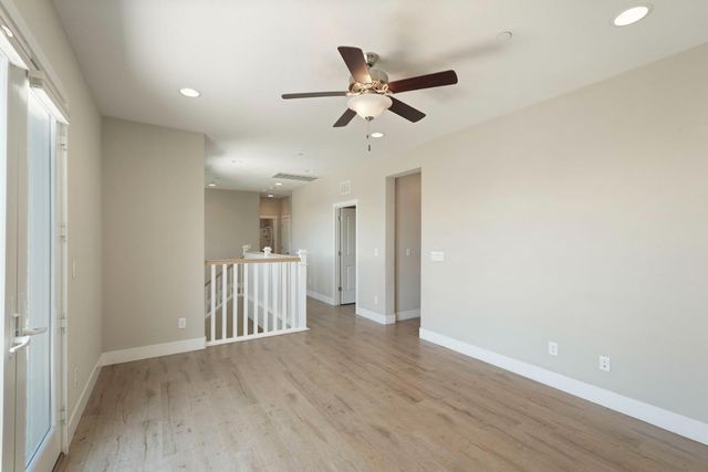 577 Lakeside Dr, Lathrop, CA 95330