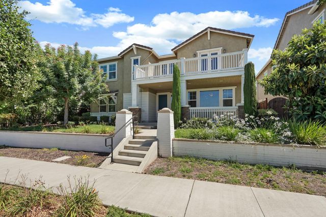 577 Lakeside Dr, Lathrop, CA 95330