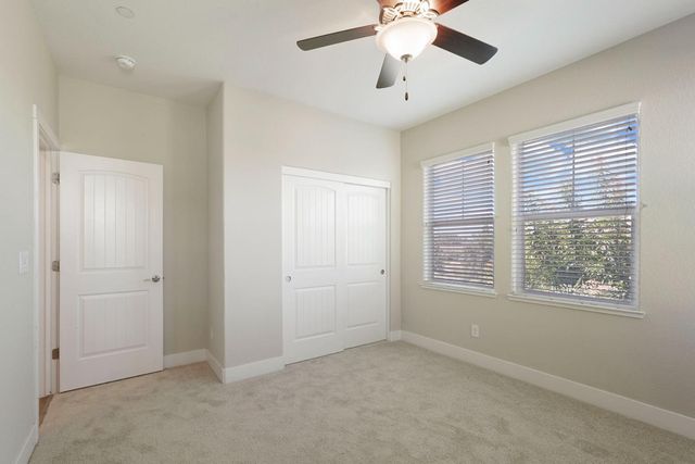577 Lakeside Dr, Lathrop, CA 95330