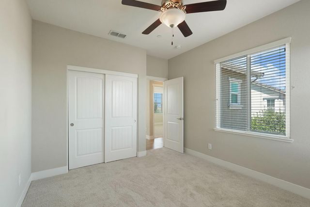 577 Lakeside Dr, Lathrop, CA 95330