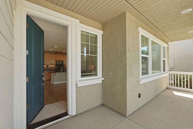 577 Lakeside Dr, Lathrop, CA 95330