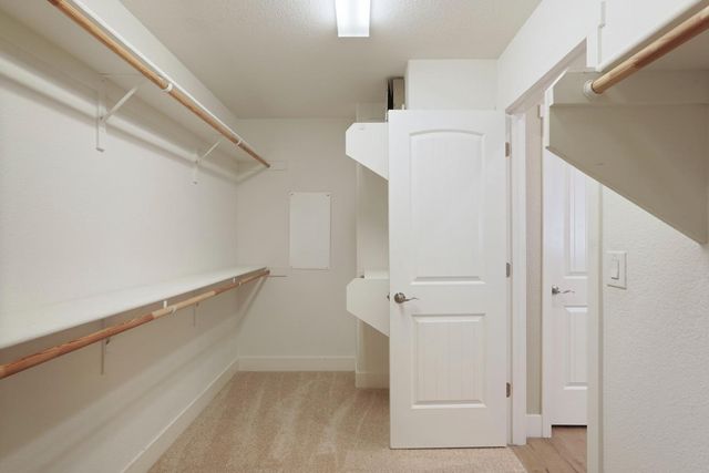 577 Lakeside Dr, Lathrop, CA 95330
