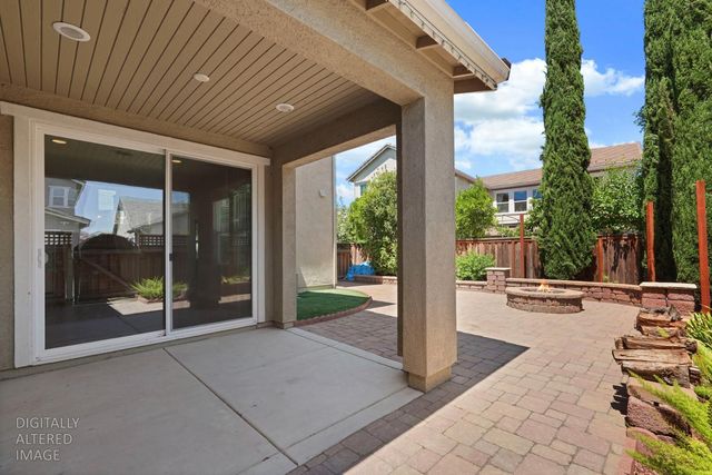577 Lakeside Dr, Lathrop, CA 95330