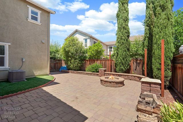 577 Lakeside Dr, Lathrop, CA 95330
