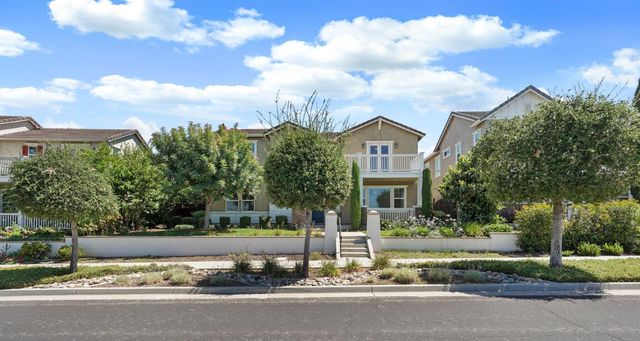 577 Lakeside Dr, Lathrop, CA 95330