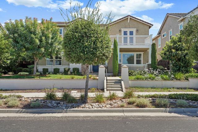 577 Lakeside Dr, Lathrop, CA 95330