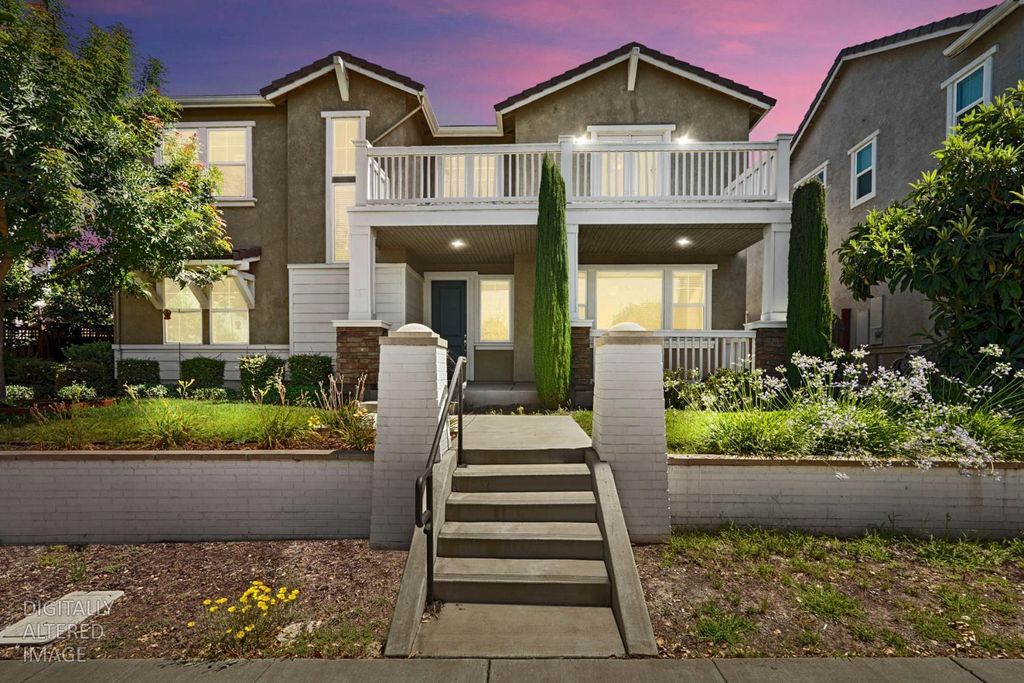 577 Lakeside Dr, Lathrop, CA 95330