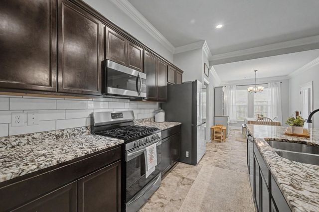 149 Red Maple Dr, Gray, LA 70359