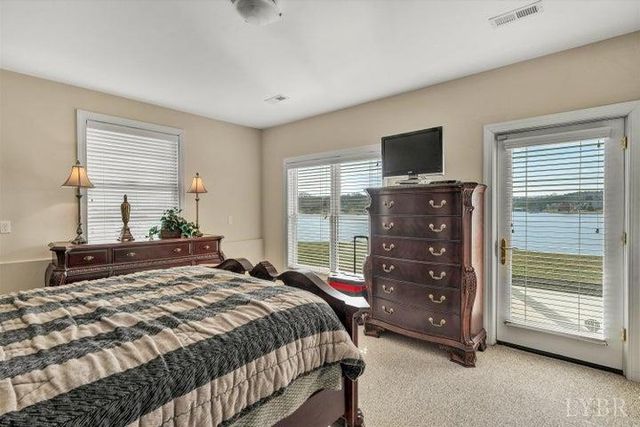 95 Marvin Gardens Drive, Moneta, VA 24121