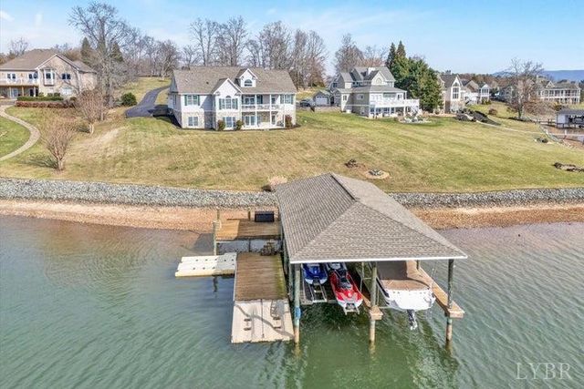 95 Marvin Gardens Drive, Moneta, VA 24121