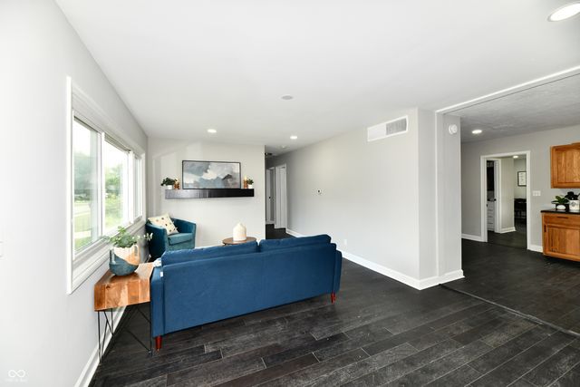 129 E McKenzie Road, Greenfield, IN 46140