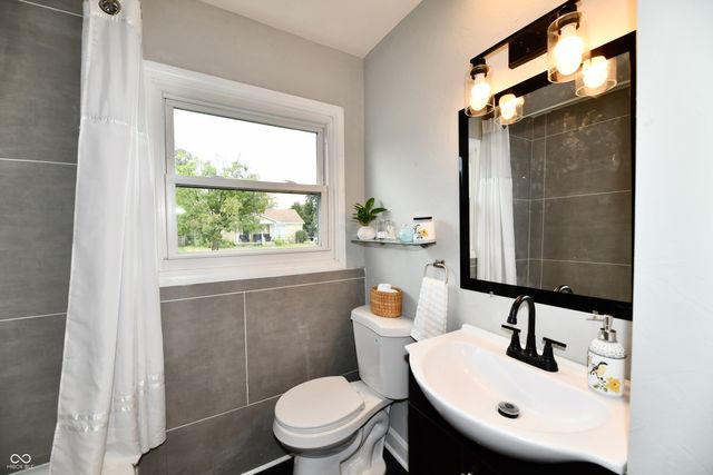 129 E McKenzie Road, Greenfield, IN 46140