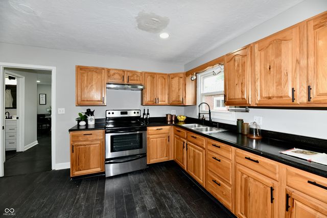 129 E McKenzie Road, Greenfield, IN 46140