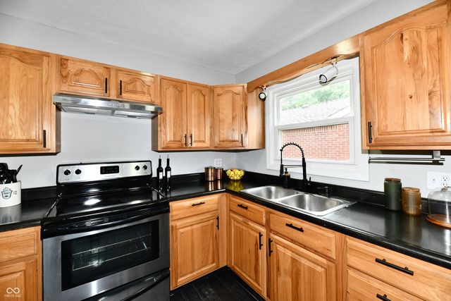 129 E McKenzie Road, Greenfield, IN 46140