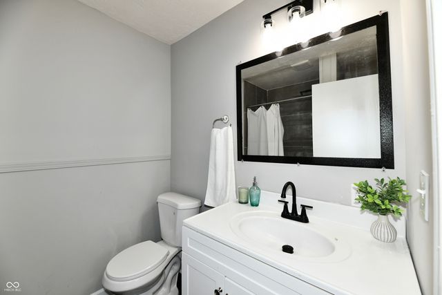 129 E McKenzie Road, Greenfield, IN 46140