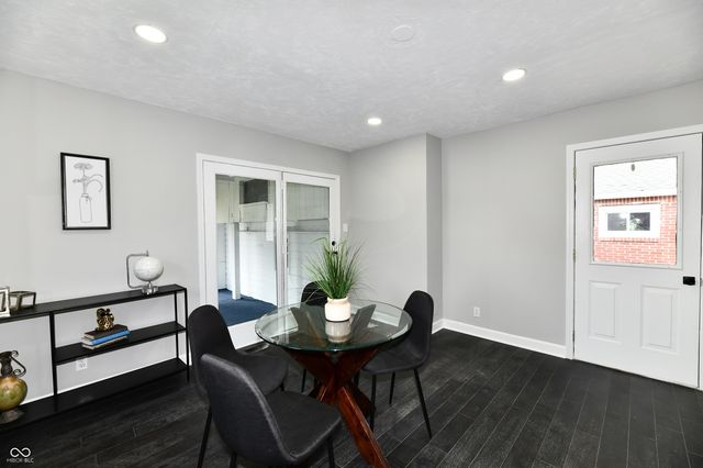 129 E McKenzie Road, Greenfield, IN 46140