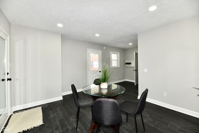 129 E McKenzie Road, Greenfield, IN 46140