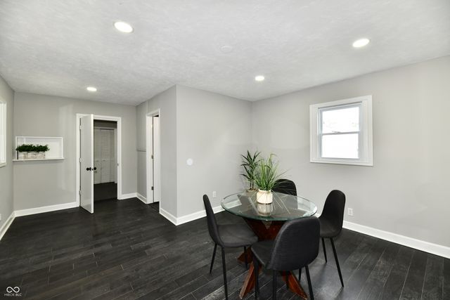 129 E McKenzie Road, Greenfield, IN 46140