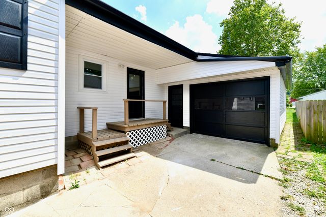 129 E McKenzie Road, Greenfield, IN 46140