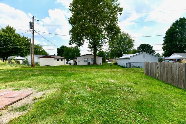 129 E McKenzie Road, Greenfield, IN 46140