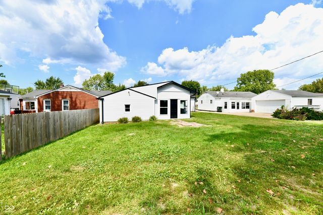129 E McKenzie Road, Greenfield, IN 46140