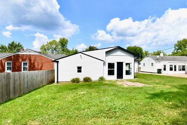 129 E McKenzie Road, Greenfield, IN 46140