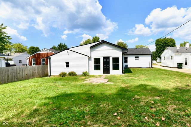 129 E McKenzie Road, Greenfield, IN 46140