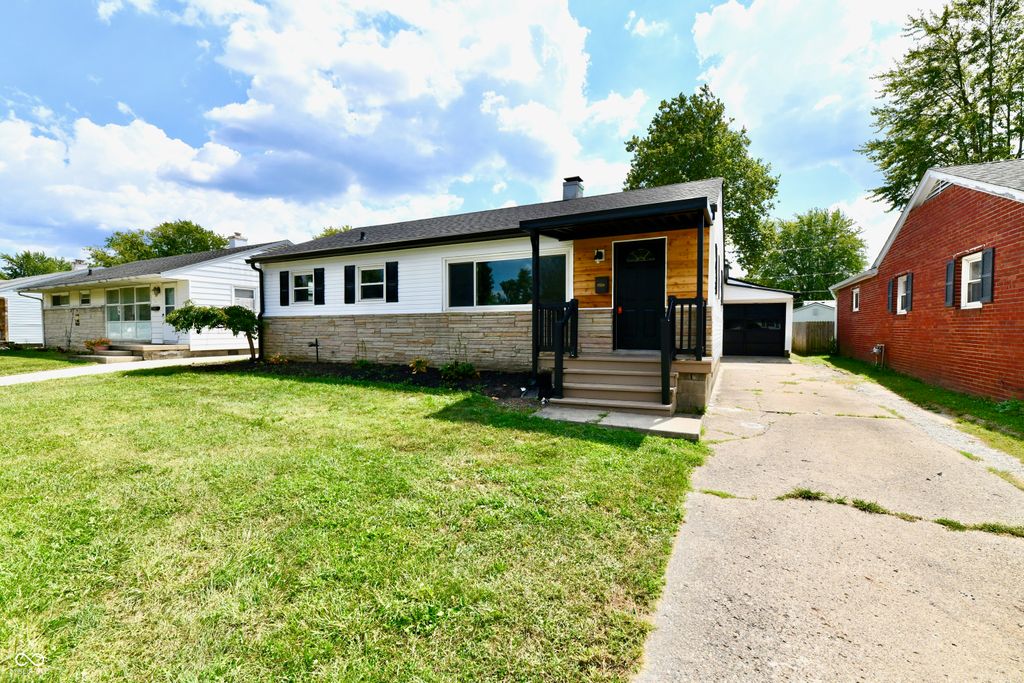 129 E McKenzie Road, Greenfield, IN 46140