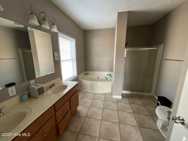 3274 Quail Pointe Drive, Greenville, NC 27858