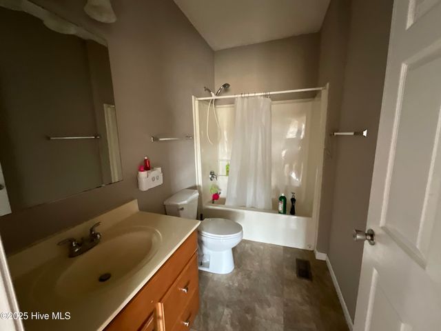 3274 Quail Pointe Drive, Greenville, NC 27858