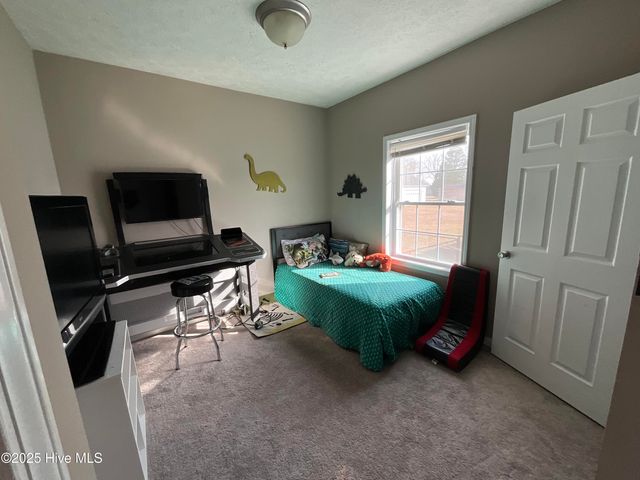 3274 Quail Pointe Drive, Greenville, NC 27858