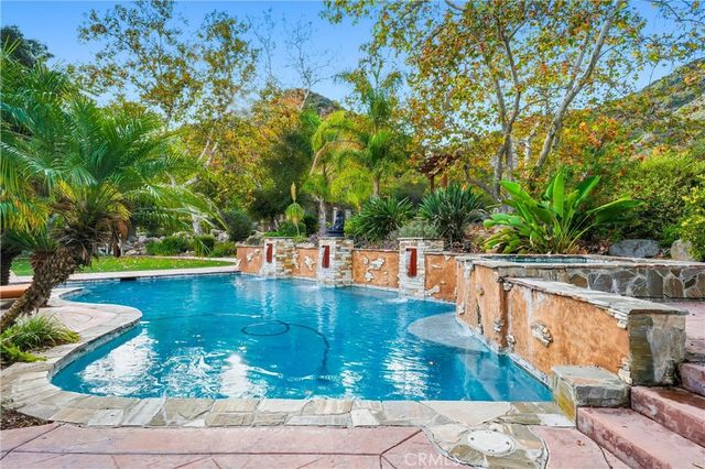 22214 Bear Creek S, Murrieta, CA 92562