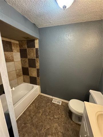 912 E Stone Street, Independence, MO 64050