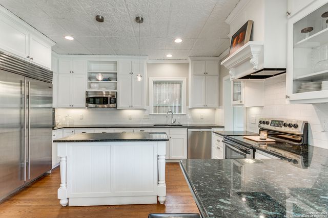 251 Primera, Olmos Park, TX 78212