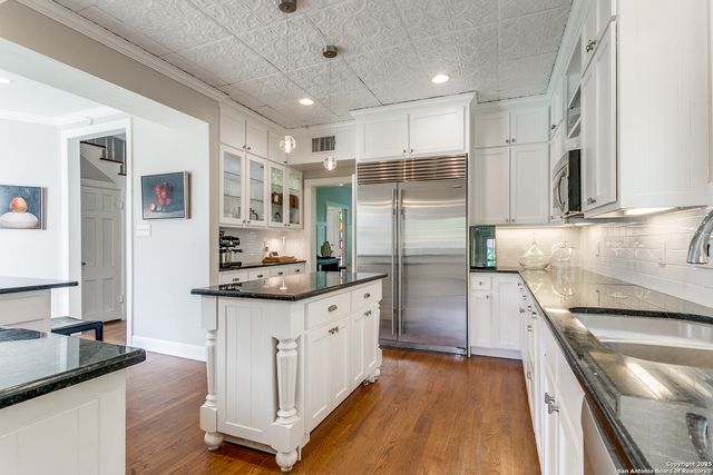 251 Primera, Olmos Park, TX 78212