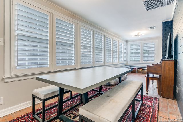251 Primera, Olmos Park, TX 78212