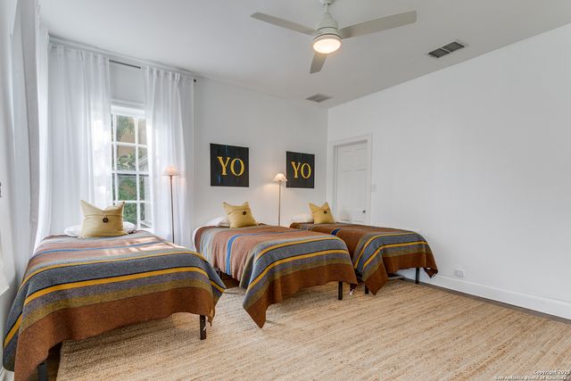 251 Primera, Olmos Park, TX 78212
